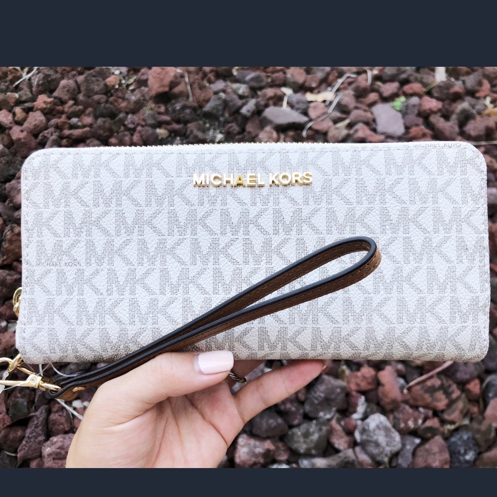 Gaby’sBags💕👜Michael Kors Wallet - Picture 1 of 7